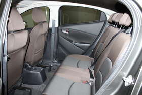 Mazda 2 1.5 l 90 CV M HYBRID 6MT EVOLVE det.8
